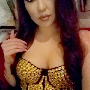 NIZHONI MOON