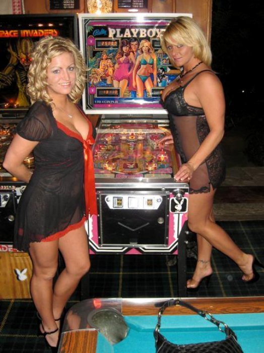 ChloeandHaileyatthePlayboyMansion.jpg