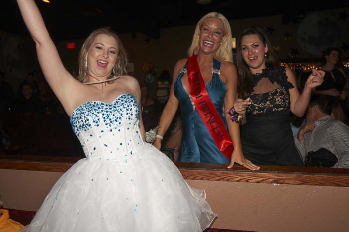 DennisHof_BdayParty_483.jpg