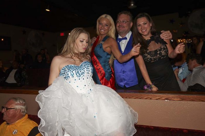 DennisHof_BdayParty_490.jpg