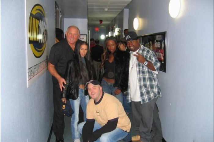 Live105_3a.jpg